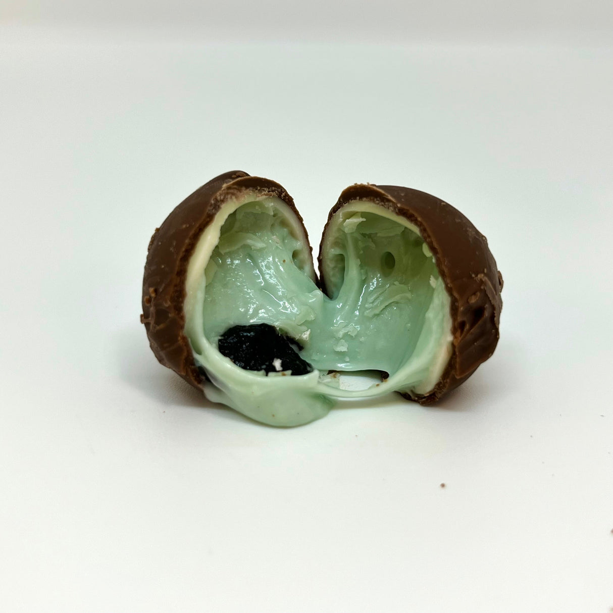 Gourmet Chocolate Blueberry Cream Filled Bar - 16 Packs x 85g
