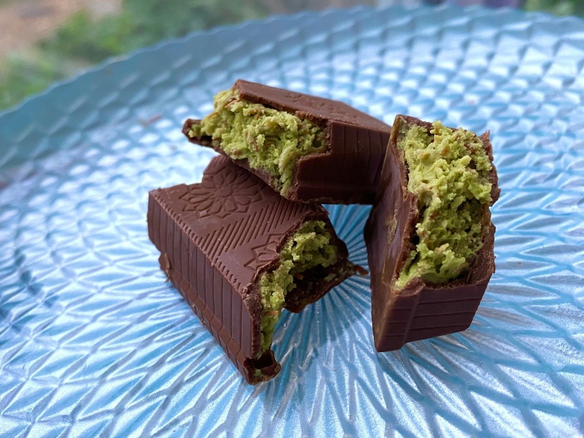 V - Gift Pistachio Praline Dubai Chocolate Bar - Crispy & Nutty Delight 37gr - Aladdin Business